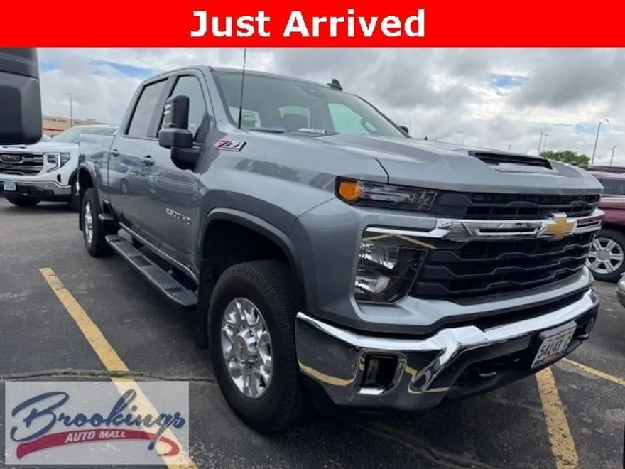 2024 Chevrolet Silverado 2500HD LT photo 1