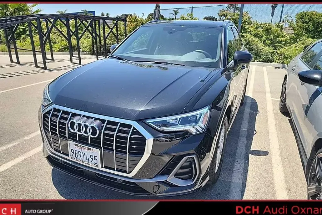 2022 Audi Q3 S line Premium Plus photo 1