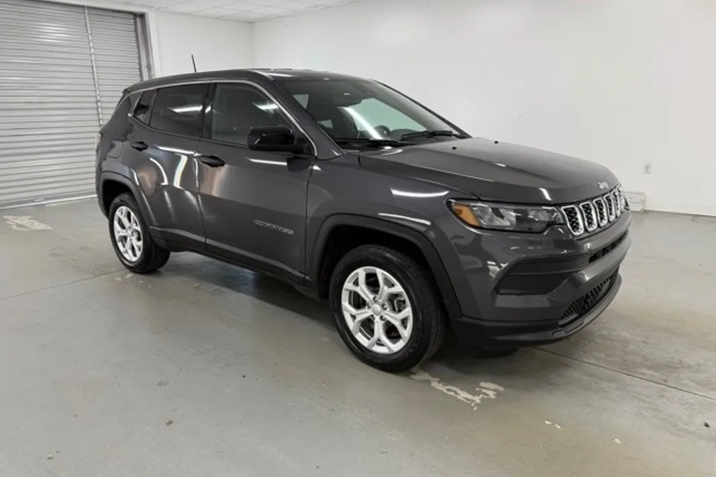 2024 Jeep Compass Sport photo 1