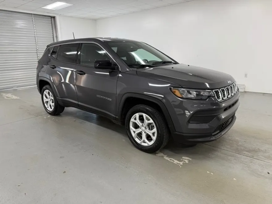 2024 Jeep Compass Sport photo 1