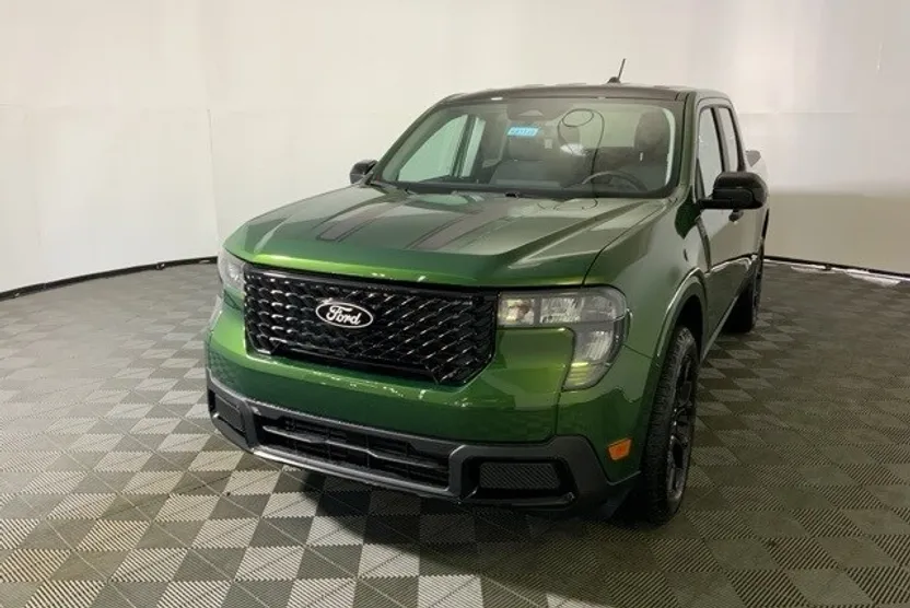 2025 Ford Maverick XLT photo 1