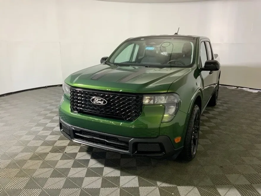 2025 Ford Maverick XLT photo 1