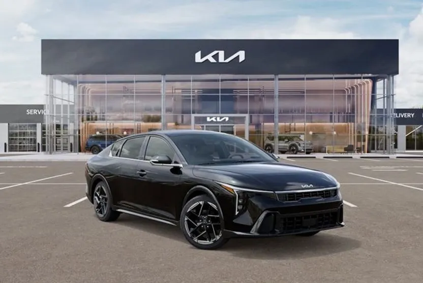 2025 Kia K4 GT-Line photo 1