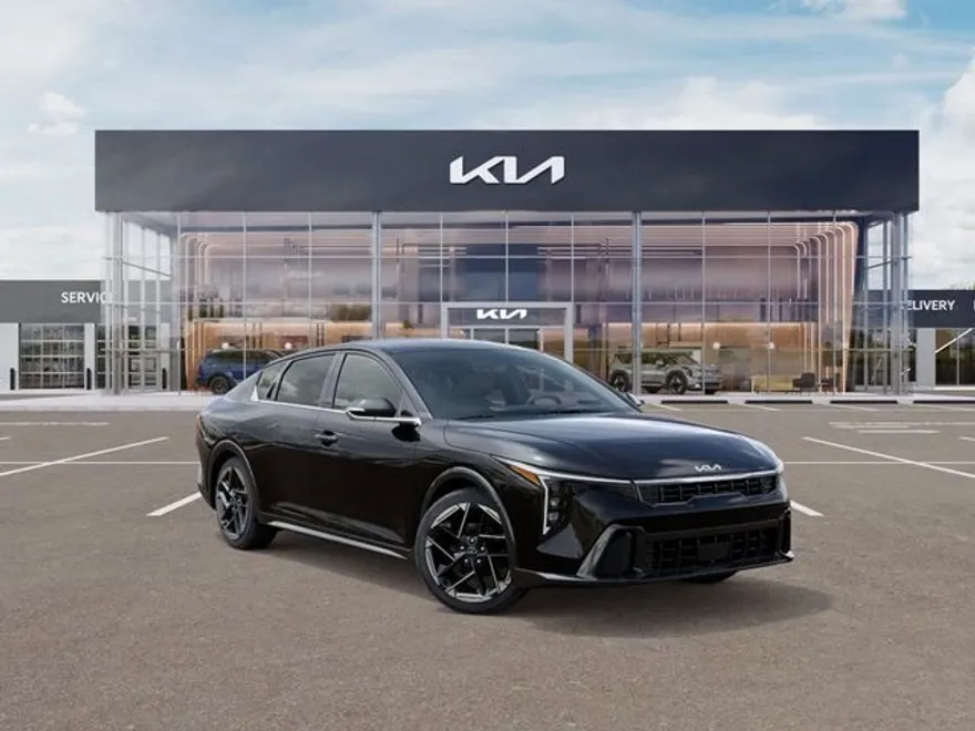 2025 Kia K4 GT-Line photo 1