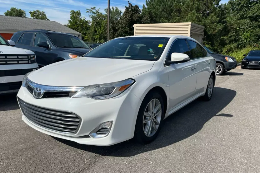 2015 Toyota Avalon XLE photo 1