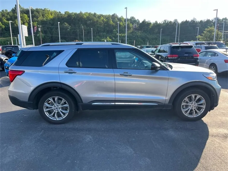 2024 Ford Explorer Limited photo 1