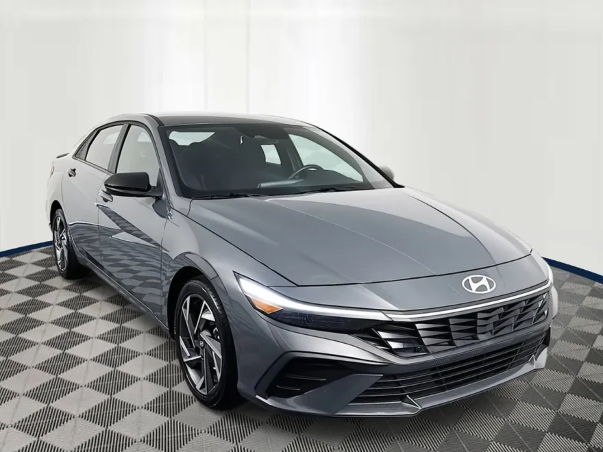 2025 Hyundai Elantra SEL Sport photo 1