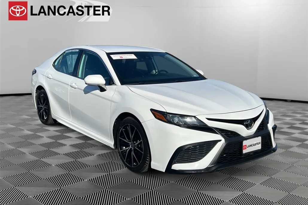 2022 Toyota Camry SE photo 1