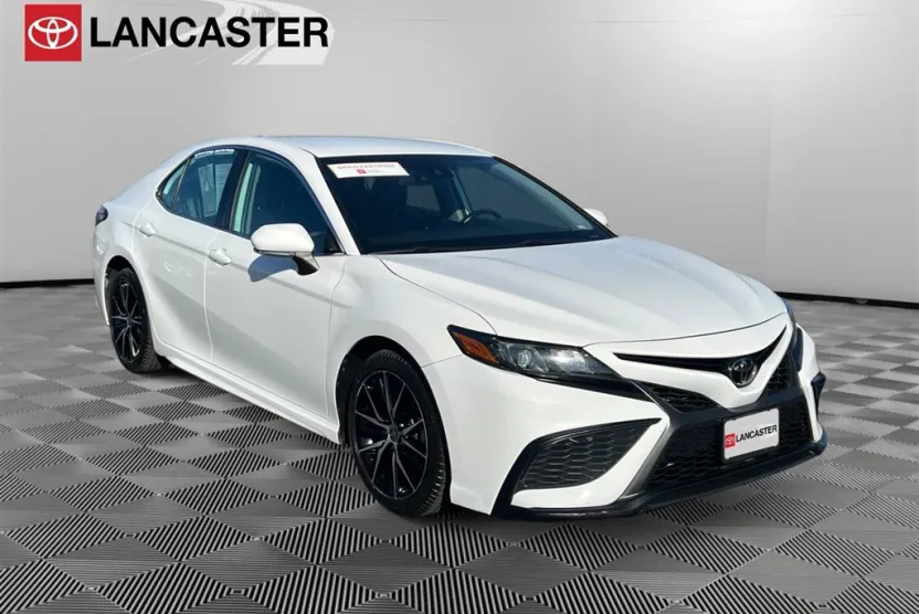 2022 Toyota Camry SE photo 1