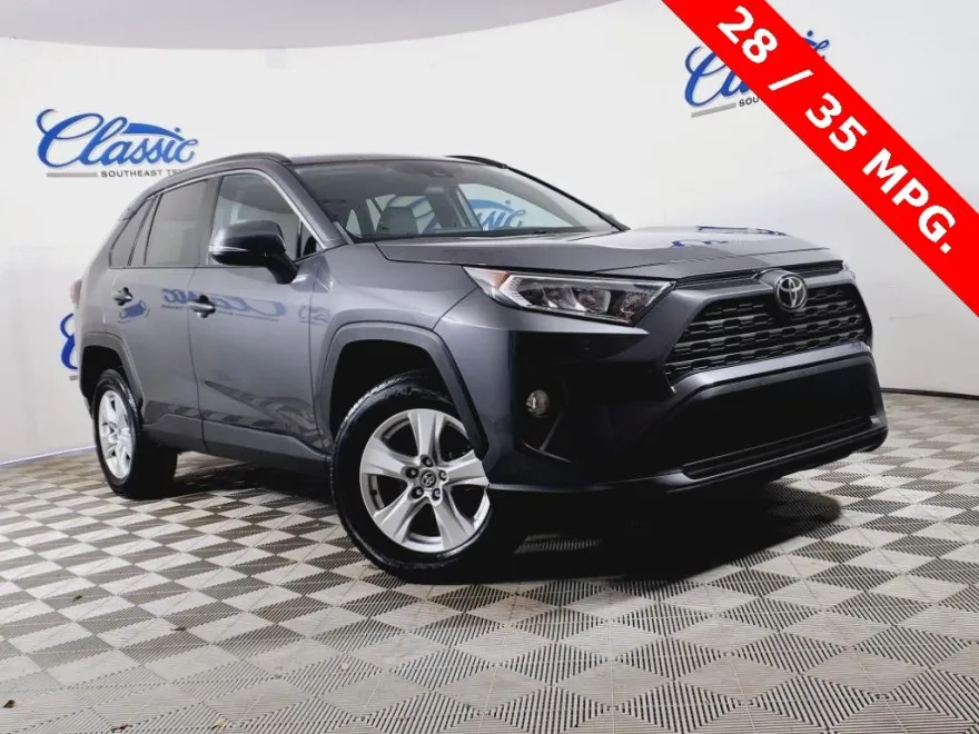 2021 Toyota RAV4 XLE photo 1