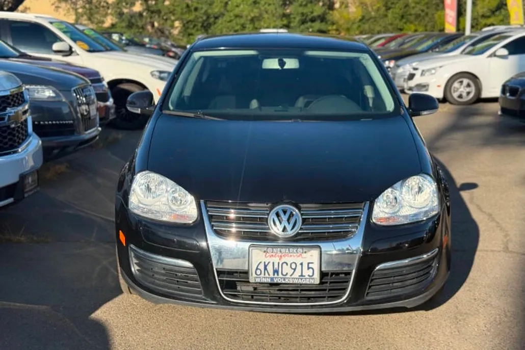 2010 Volkswagen Jetta 2.5 S TDI Cup Edition photo 1