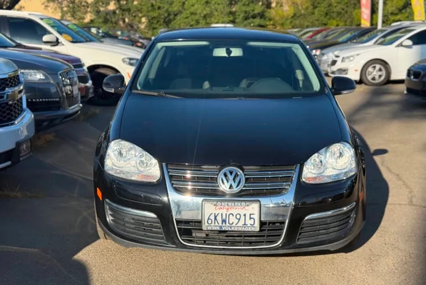 2010 Volkswagen Jetta 2.5 S TDI Cup Edition photo 1