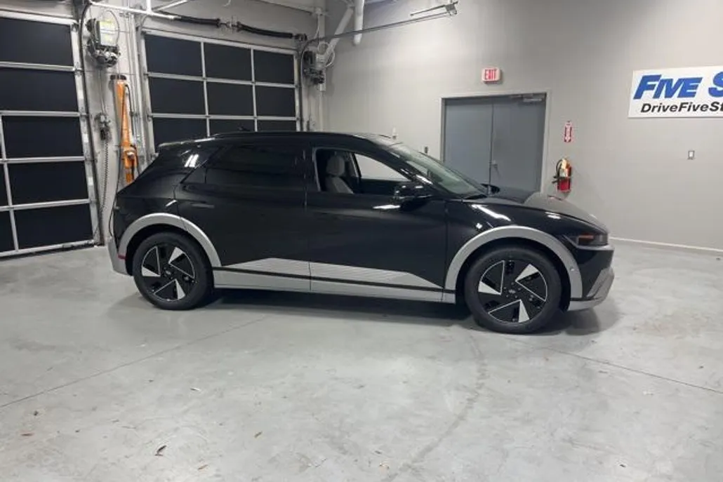 2025 Hyundai Ioniq 5 Limited photo 1