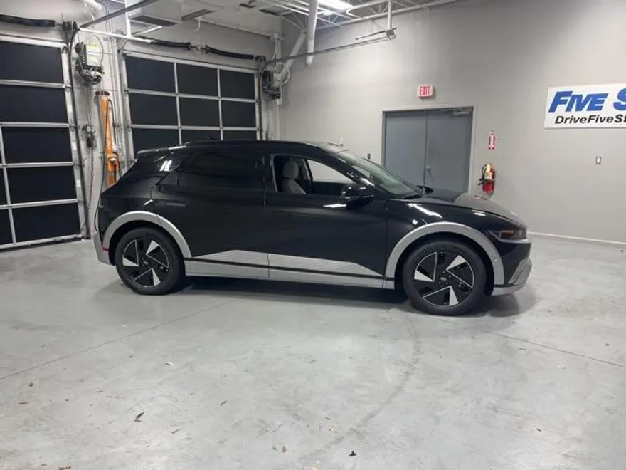 2025 Hyundai Ioniq 5 Limited photo 1