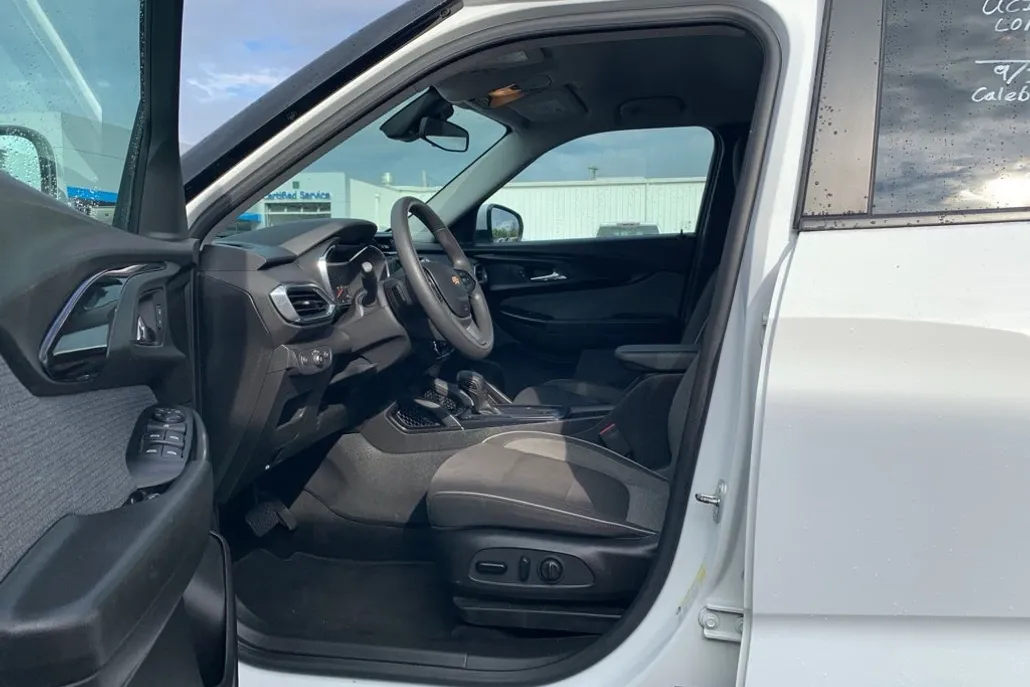 2023 Chevrolet Trailblazer LT photo 1