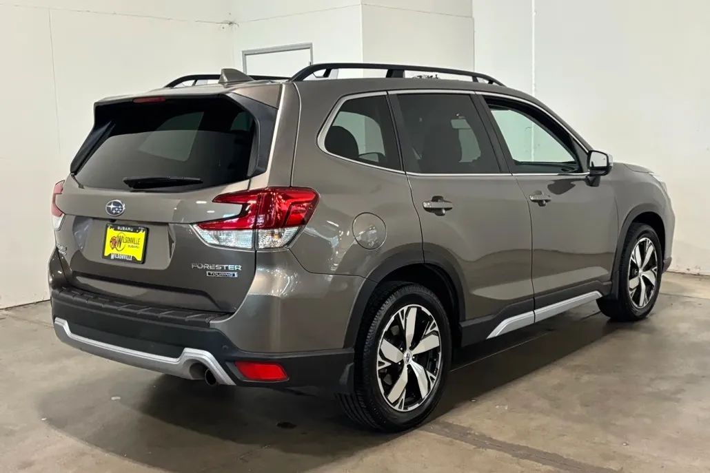 2021 Subaru Forester Touring photo 1