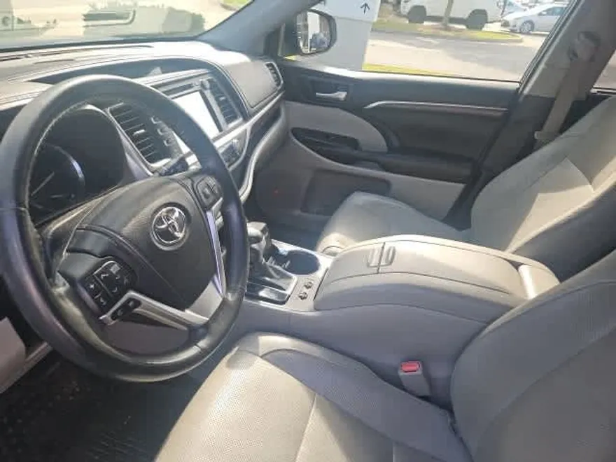 2015 Toyota Highlander Limited photo 1