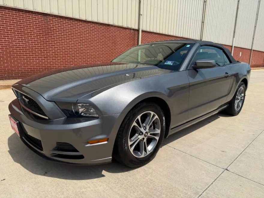 2014 Ford Mustang V6 Convertible photo 1