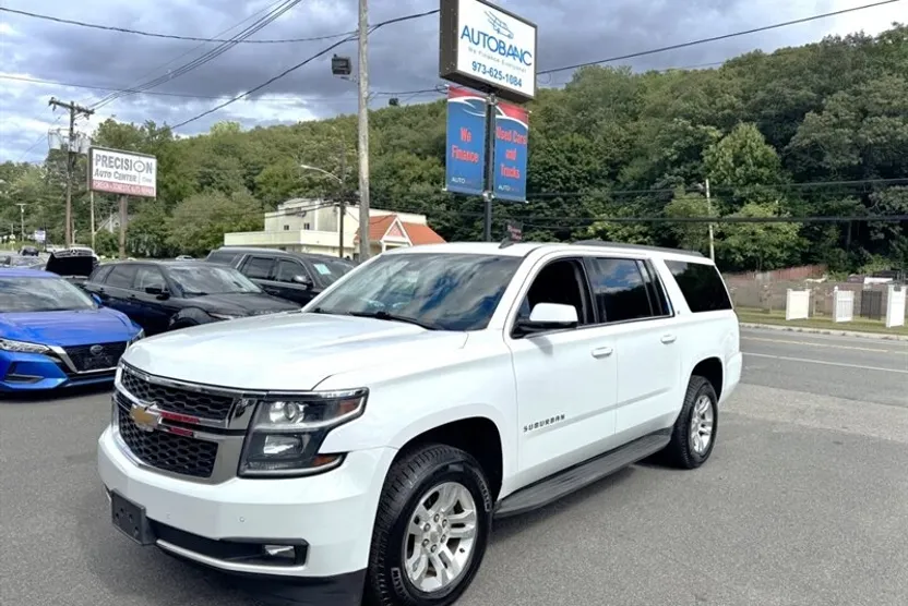 2015 Chevrolet Suburban LT photo 1