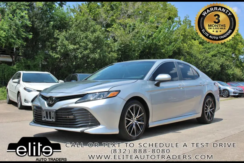 2018 Toyota Camry LE photo 1