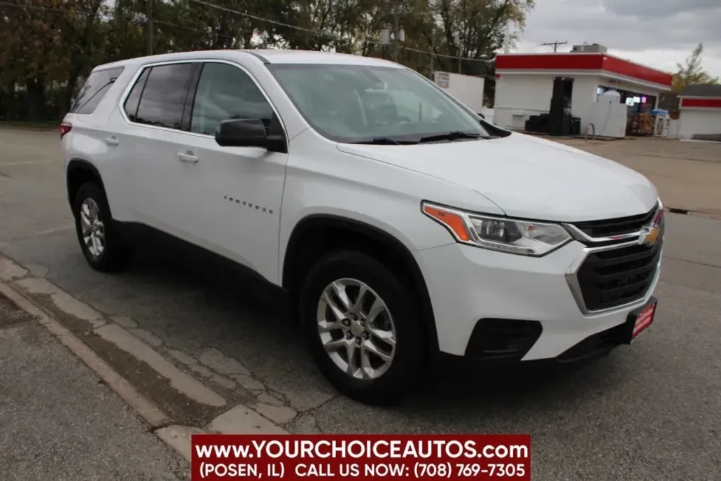 2021 Chevrolet Traverse LS photo 1