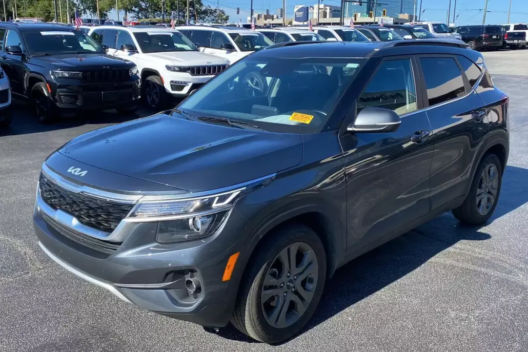 2023 Kia Seltos S photo 1