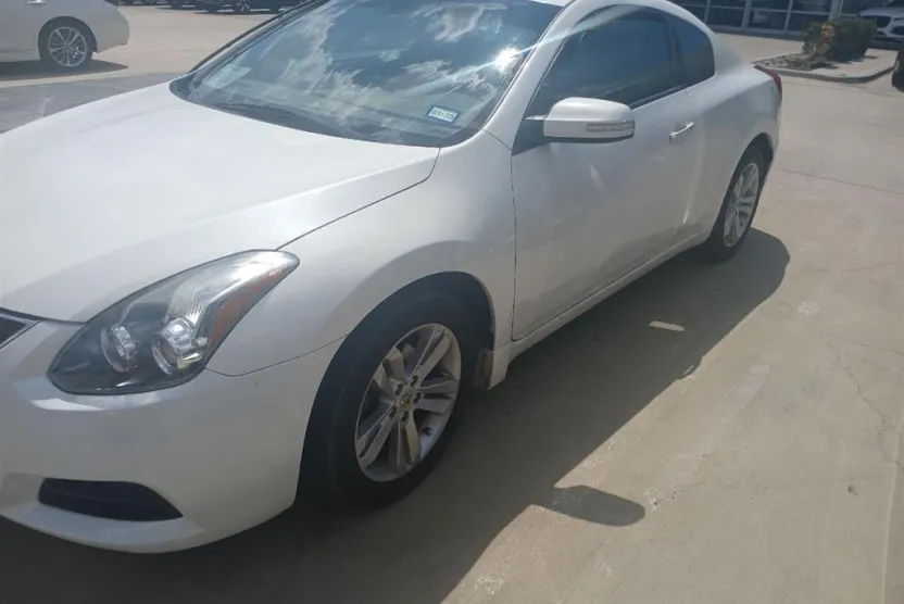 2011 Nissan Altima 2.5 S photo 1