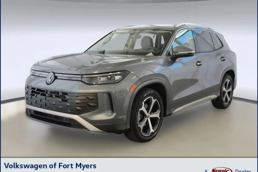 2025 Volkswagen Tiguan SE photo 1