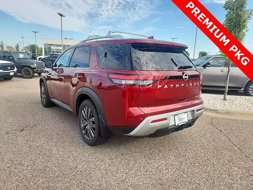 2022 Nissan Pathfinder SL photo 1