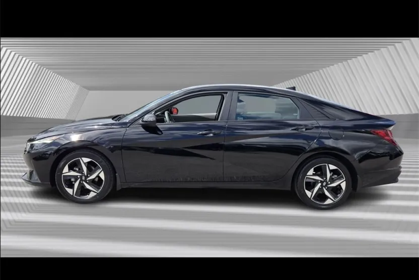 2023 Hyundai Elantra SEL photo 1