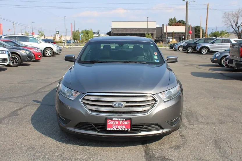 2013 Ford Taurus SEL photo 1