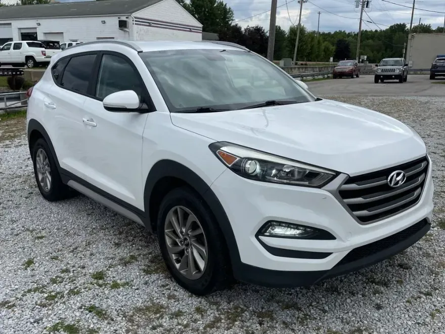 2017 Hyundai Tucson SE Plus photo 1