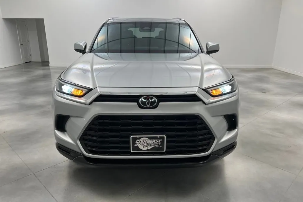 2024 Toyota Grand Highlander XLE photo 1