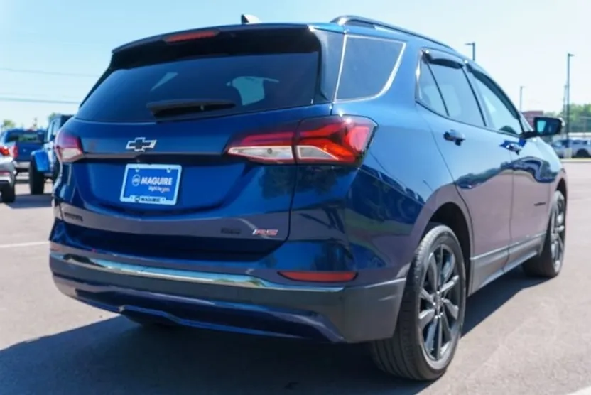 2023 Chevrolet Equinox RS photo 1