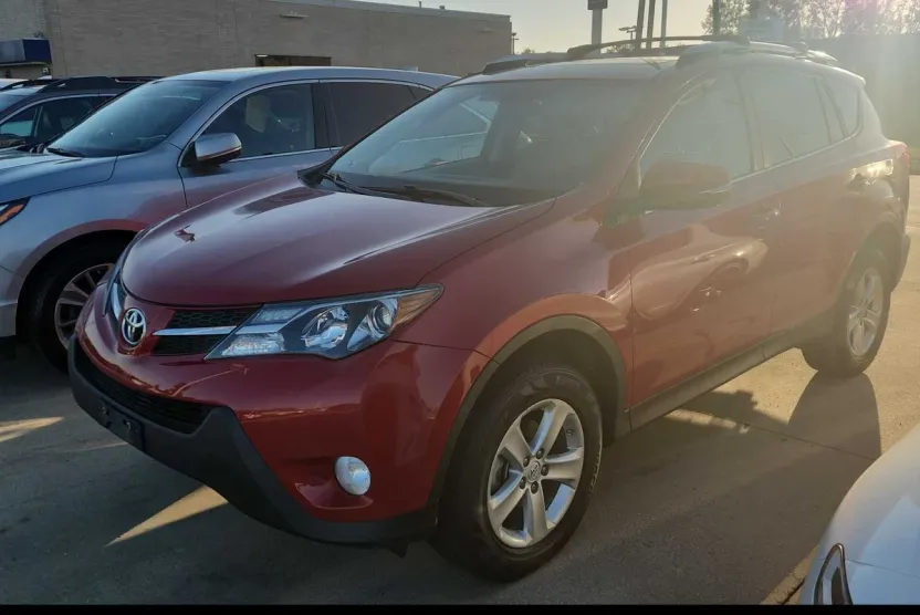 2013 Toyota RAV4 XLE photo 1