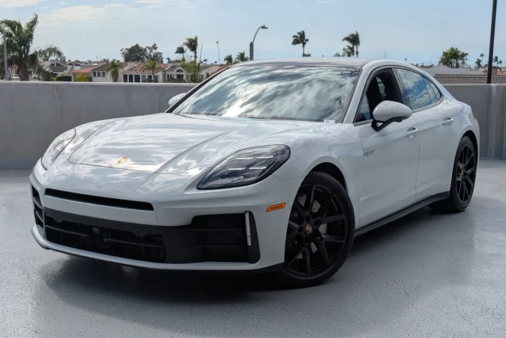 2025 Porsche Panamera E-Hybrid 4 photo 1