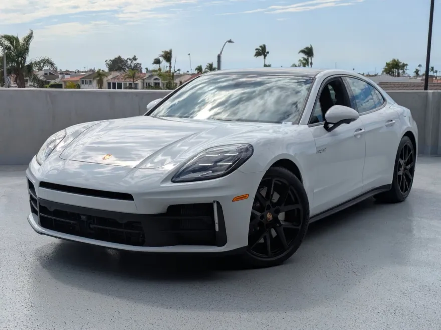 2025 Porsche Panamera E-Hybrid 4 photo 1