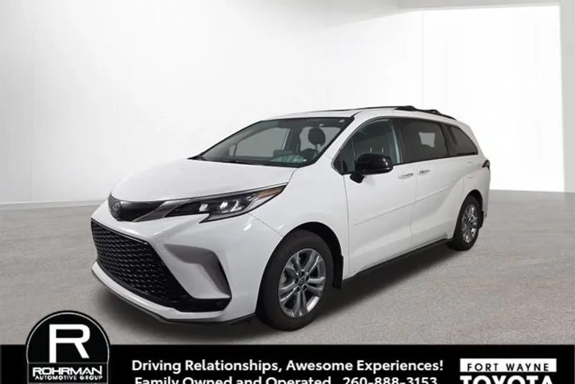 2022 Toyota Sienna XSE photo 1