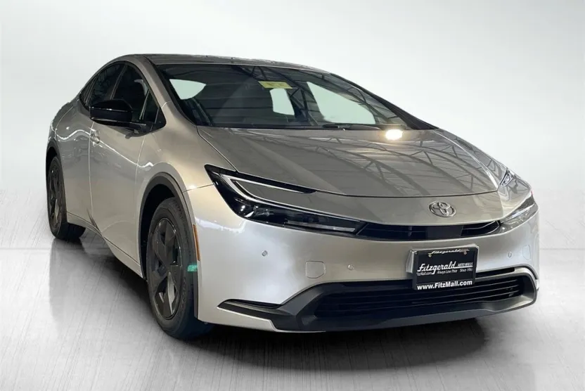 2025 Toyota Prius LE photo 1