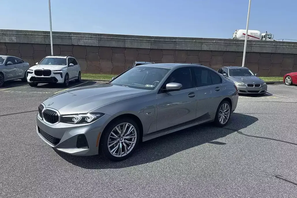 2023 Bmw 330e xDrive photo 1