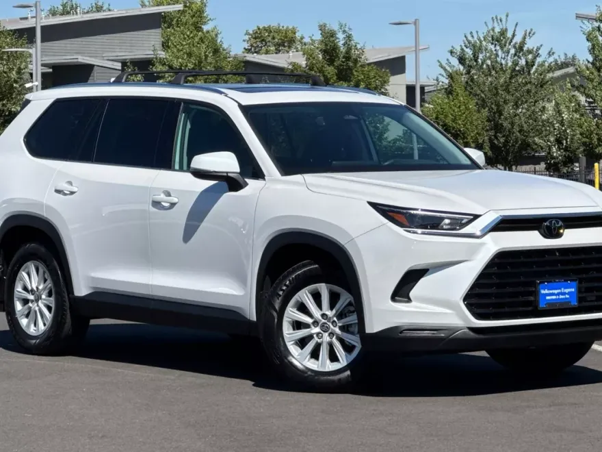 2024 Toyota Grand Highlander XLE photo 1