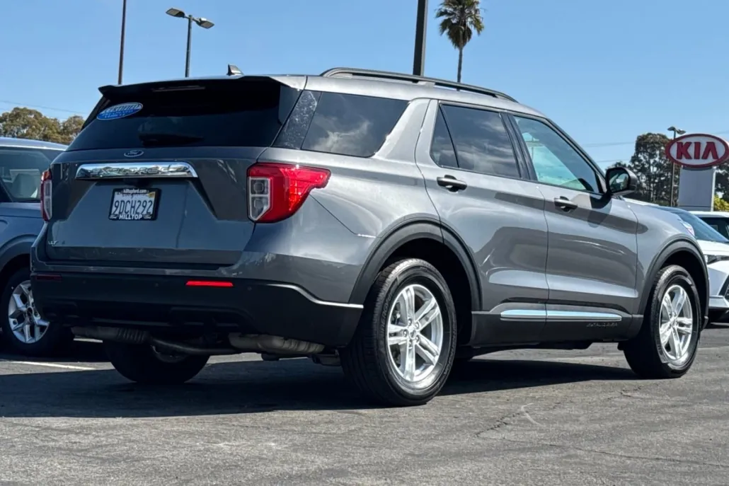 2022 Ford Explorer XLT photo 1