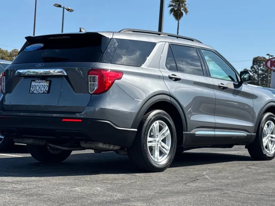 2022 Ford Explorer XLT photo 1