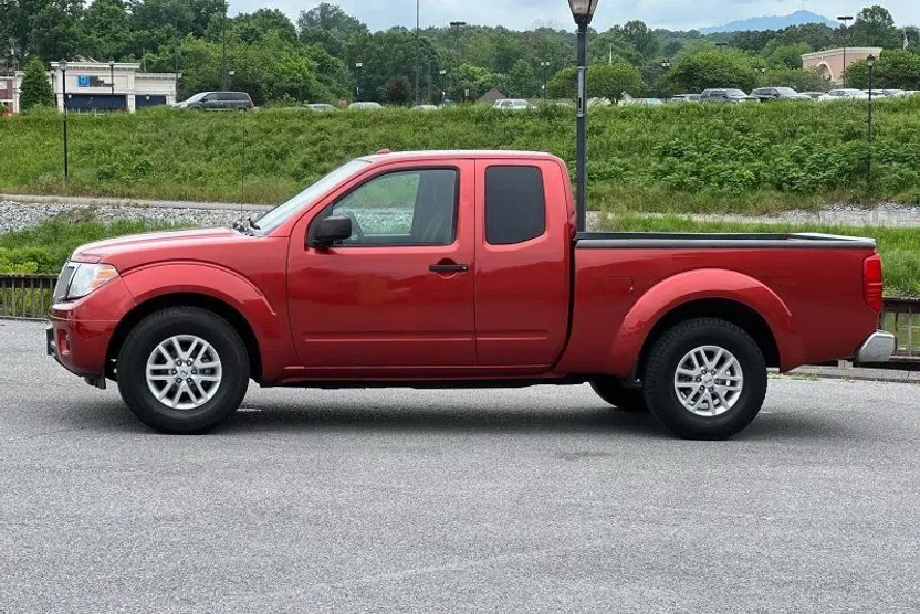 2014 Nissan Frontier SV photo 1