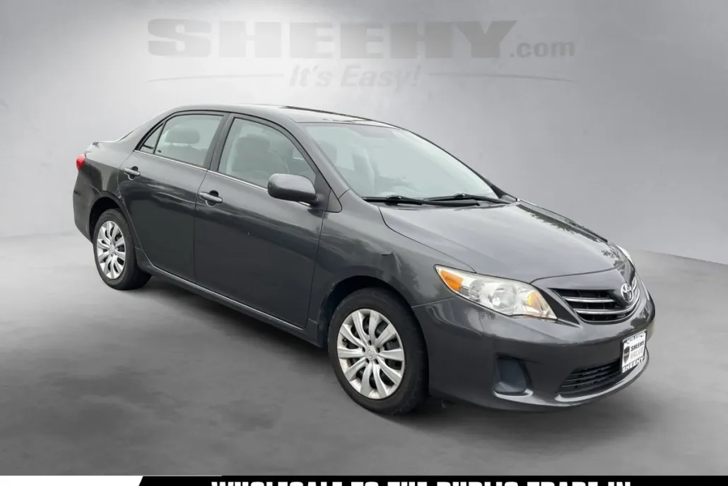 2013 Toyota Corolla LE photo 1