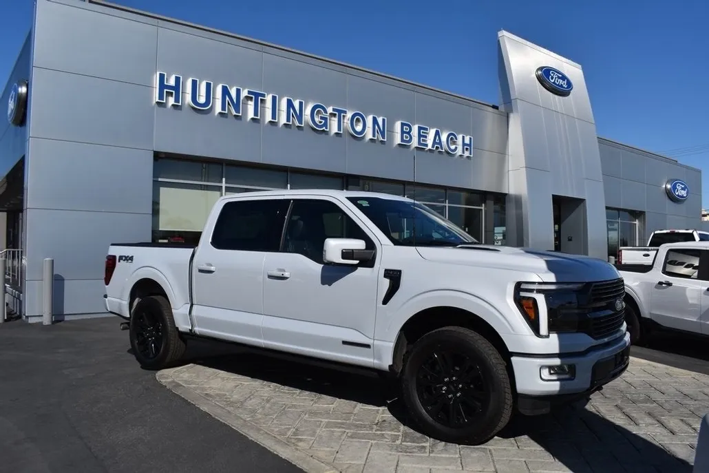 2025 Ford F-150 Platinum photo 1