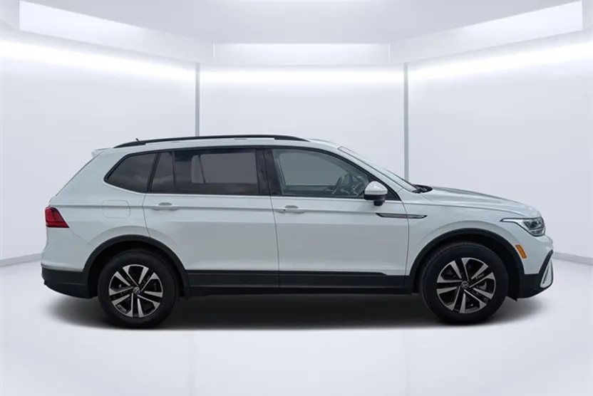 2023 Volkswagen Tiguan S photo 1