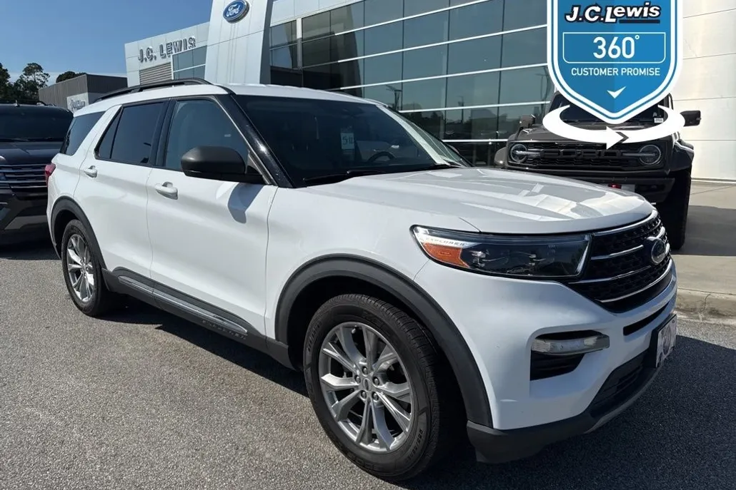 2020 Ford Explorer XLT photo 1