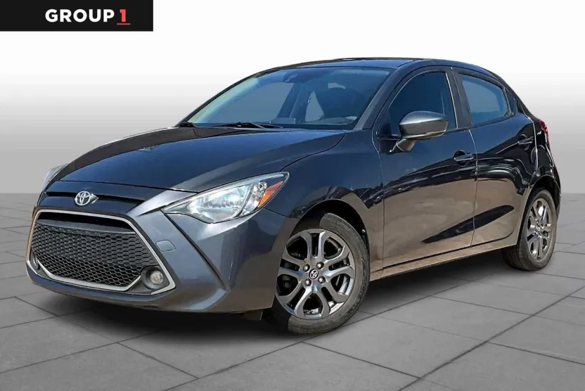 2020 Toyota Yaris LE photo 1