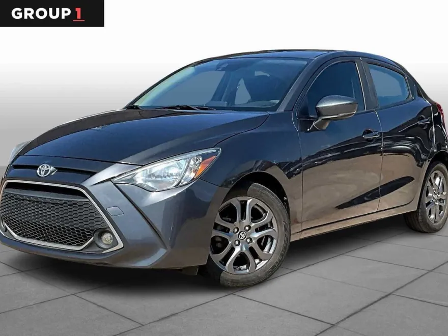 2020 Toyota Yaris LE photo 1